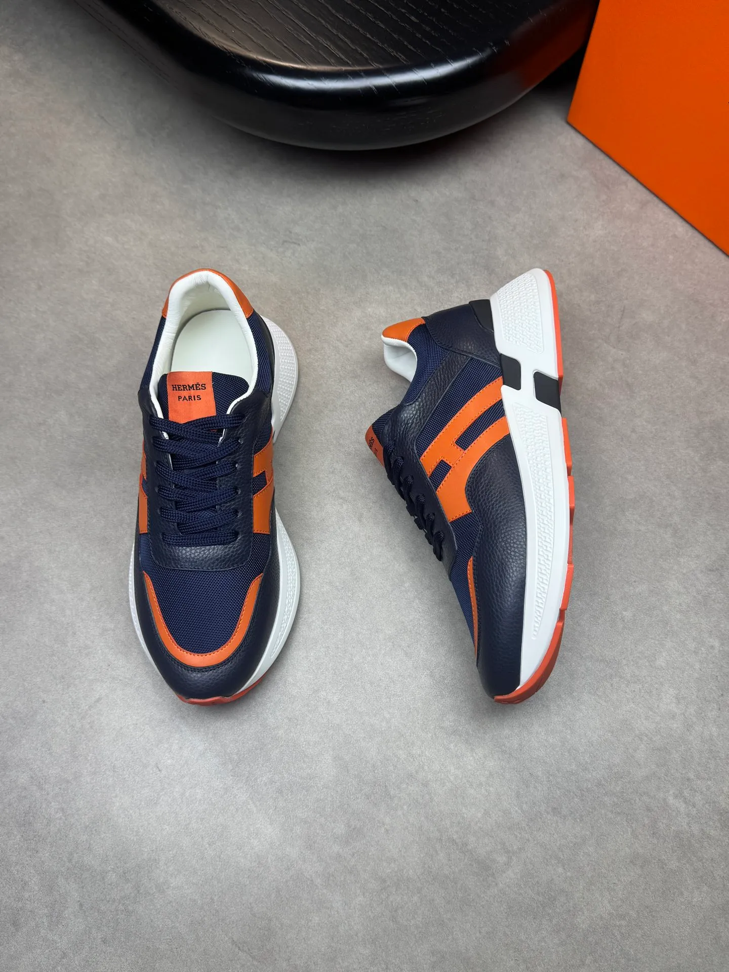 [HERMES] Hermès men's shoes 💰520💰 - high-end quality original items 🔍🔍🔍 casual sports shoes - upper: 🔝 pebbled calfskin, brand high mercerized canvas, body sewn with brand ´H´ totem, tongue brand logo cloth label - lining: water-dyed cowhide -Outsole: Ultra-light T men's shoes 💰U foam·rubber; two-color molded outsole -Ultra-high quality control·Fine workmanship: highlighted (high-end·luxury·grade) -Size: 39-44 (38, 45, can be customized)